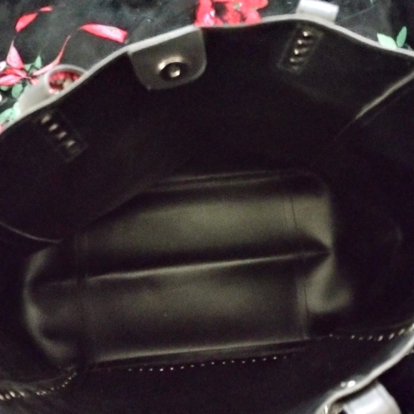 Two piece set black leather tote with long adjustable strap and large makeup bag - Picture 3 of 7